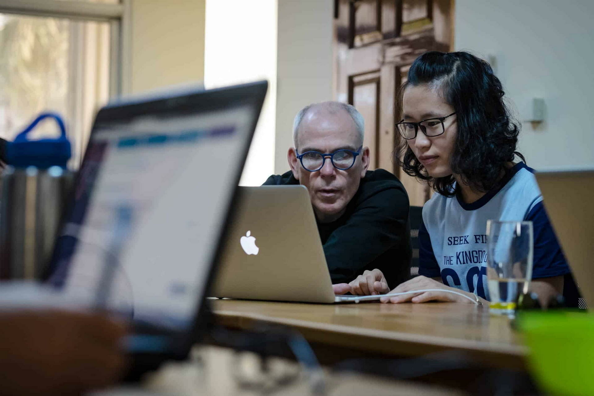 Two people look at the OSCaR system at training